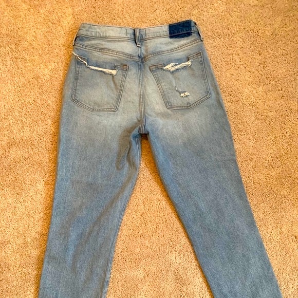 A&F Mid Rise Boyfriend distressed Jeans - Picture 4 of 7